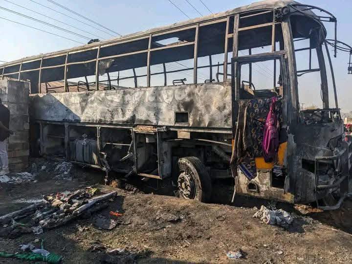 76 PASSENGERS ESCAPE UNHURT AFTER FIRE GUTS POWER TOOLS BUS ALONG GREAT NORTH ROAD